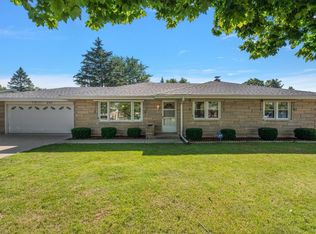 200 Kingston Dr, New Lenox, IL