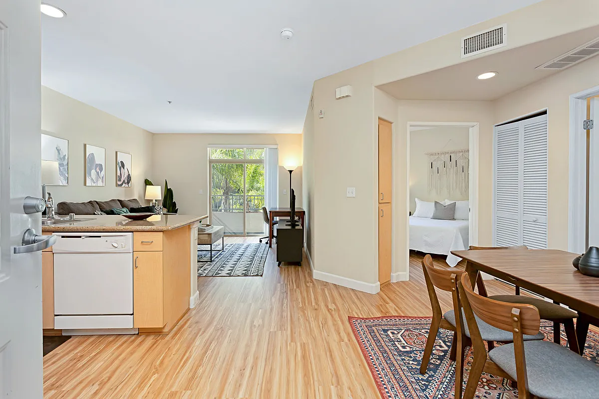 1 bed, 658 sqft, $4,000 — Photo 2