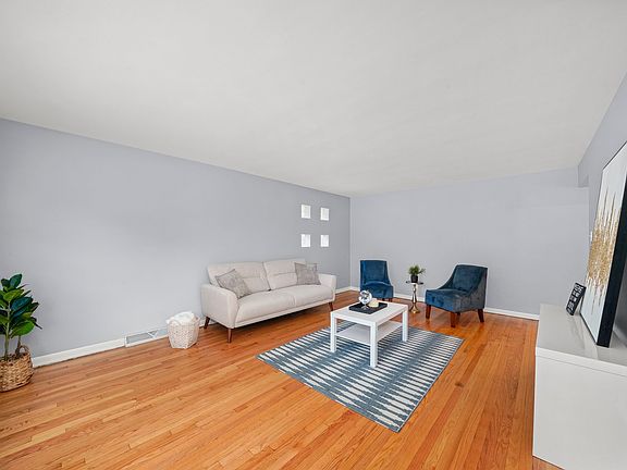 3rd image of 445 Hirsch Ave