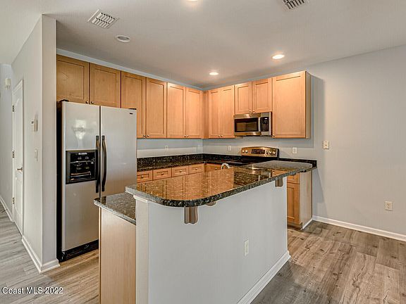 5th image of 722 Ventura Dr