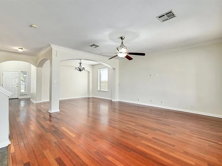 20308 Farm Pond Ln — Photo 13