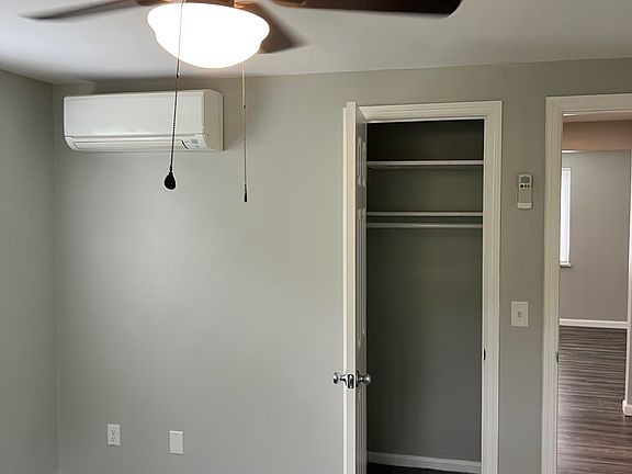 4th image of 102 Glenridge Pl #D
