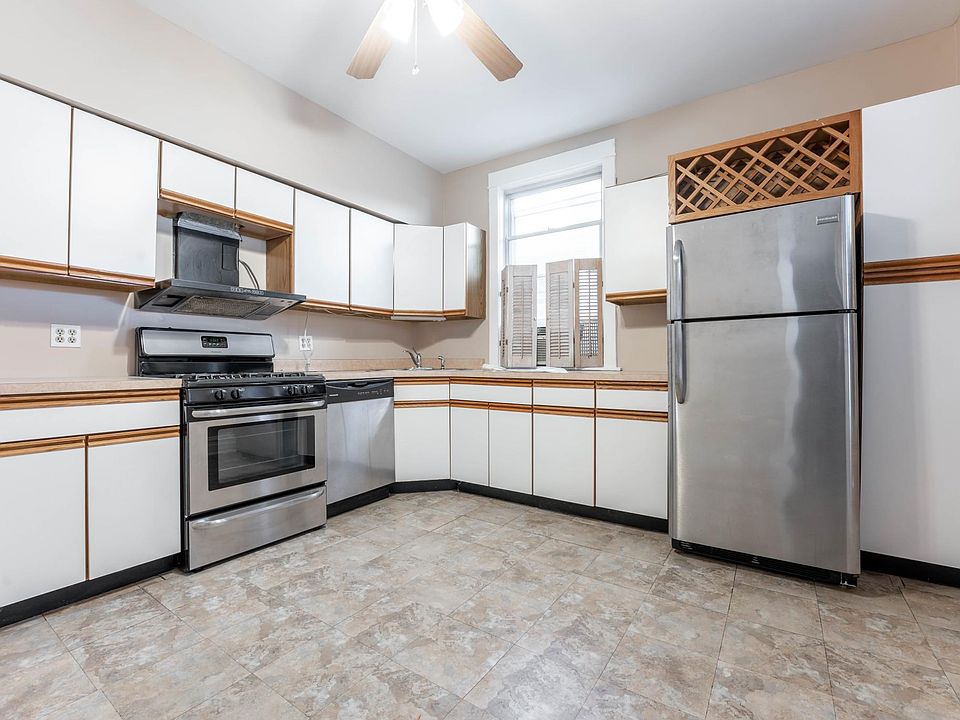 1st image of 3531 N Oakley Ave #2