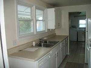 2nd image of 3097 Caroline St