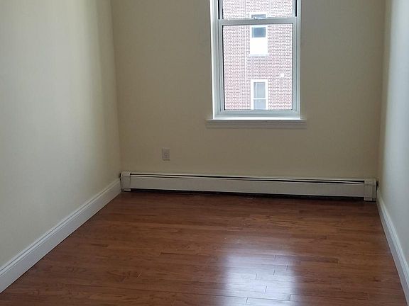 Middle Bedroom