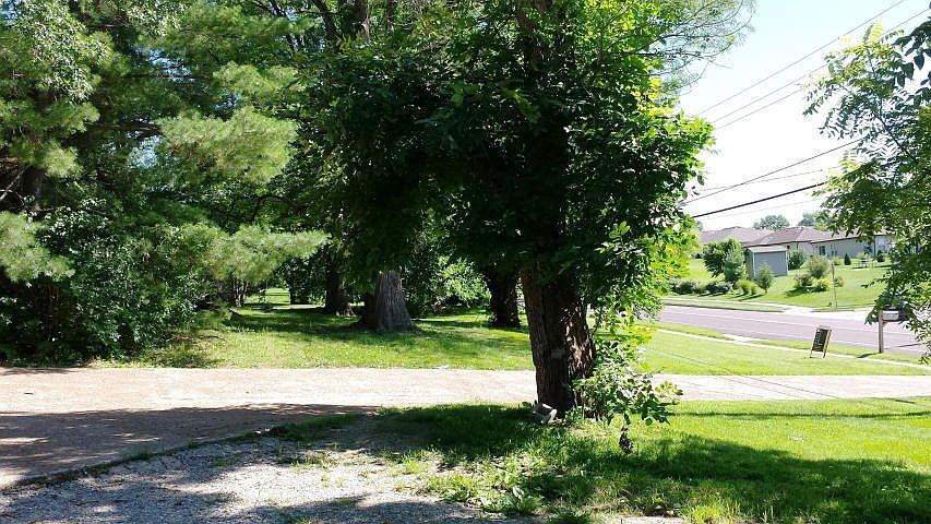 2712 Oakland =lovely lot