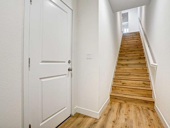 3rd image of 87 Sterling Ln