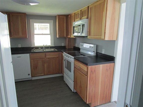 5th image of 719 E 2nd Street