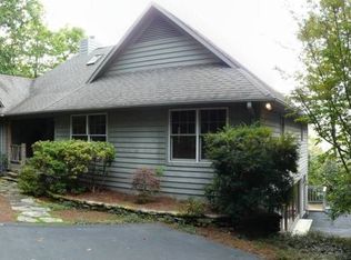 334 Lakeside Dr, Lake Toxaway, NC 28747