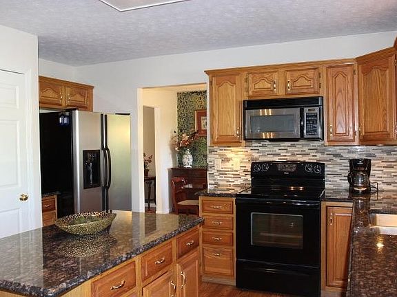 3rd image of 8784 Green Valley Ct