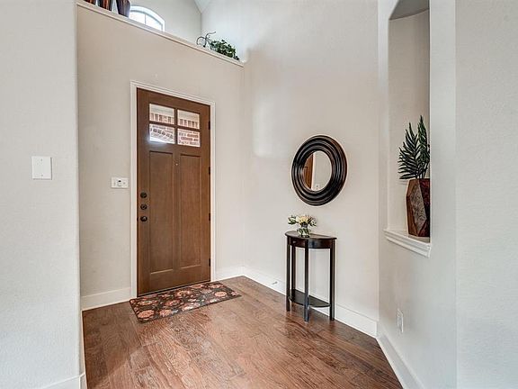 4th image of 9605 Meadowpark Dr