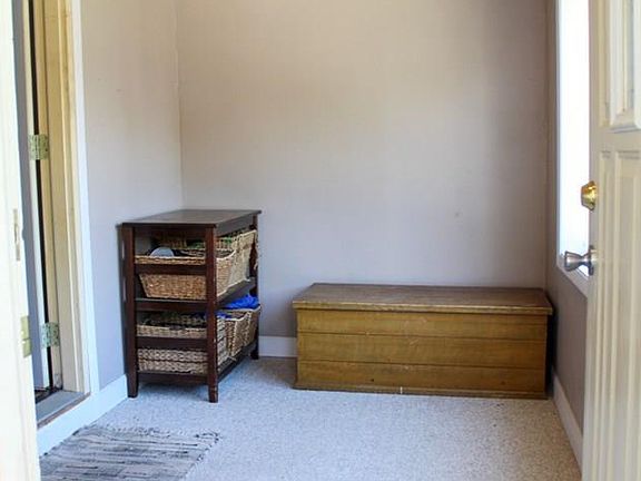 5th image of 124 Iroquois St