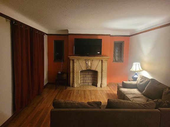 5th image of 17302 Woodbury Ave