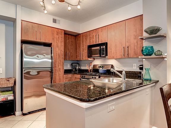5th image of 1021 N Garfield St APT 303