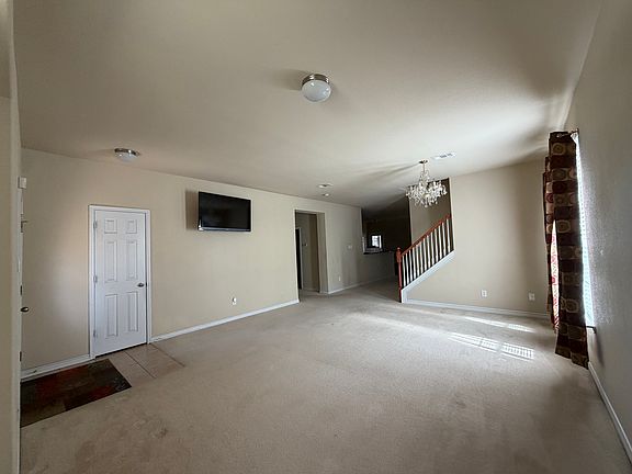 4th image of 304 Serenade Ln