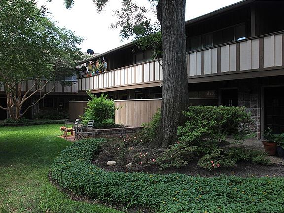 4th image of 2574 Marilee Ln APT 17