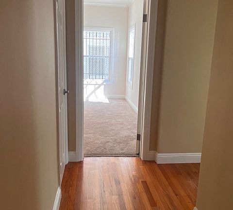 5th image of 712 S Mariposa Ave