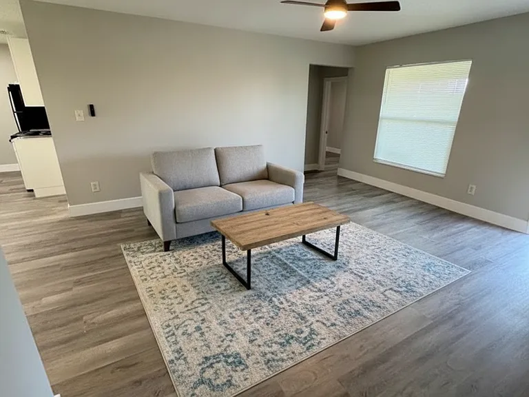 3616 W D Judge Dr — Photo 2