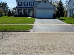 368 Greenview Dr, Crystal Lake, IL 60014