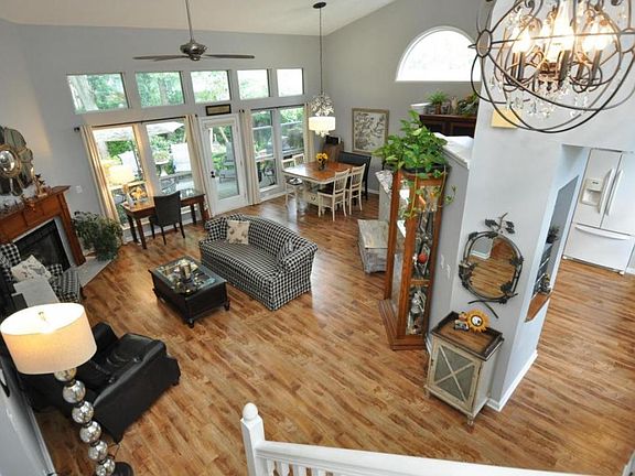 4th image of 652 Indian Summer Dr