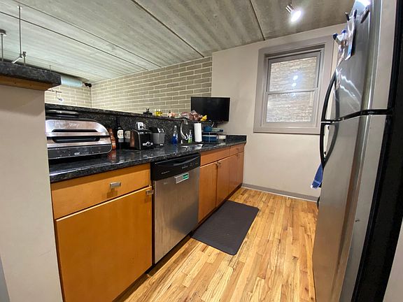 4th image of 3756 N Wilton Ave #1S
