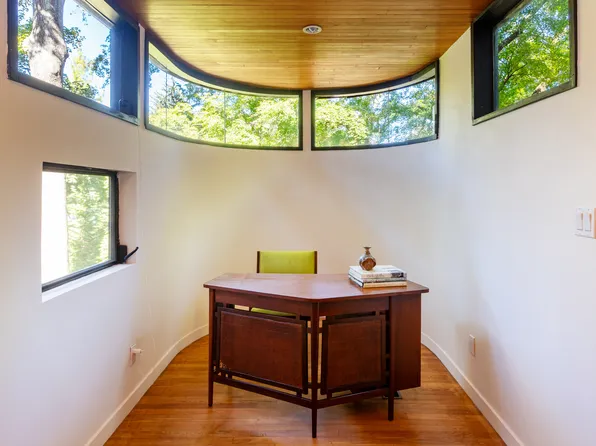 712 Ladd Road image 12 of 32