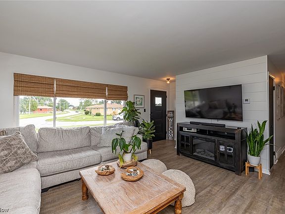 2nd image of 3529 Augustine Dr