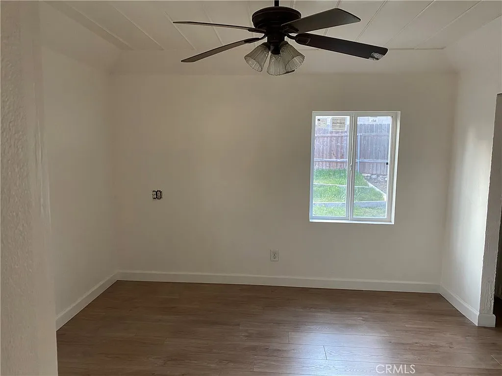 3 bed, 1400 sqft, $900 — Photo 3