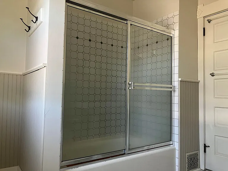 Full Bathroom Upstairs