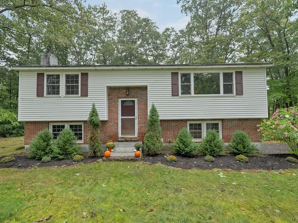 9 Epping Woods Rd, Epping, NH 03042