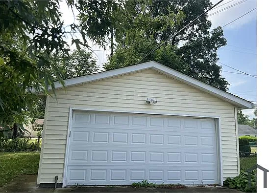1608 Winchester Rd — Photo 4