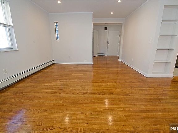 5th image of 8 Leary Ln APT 4