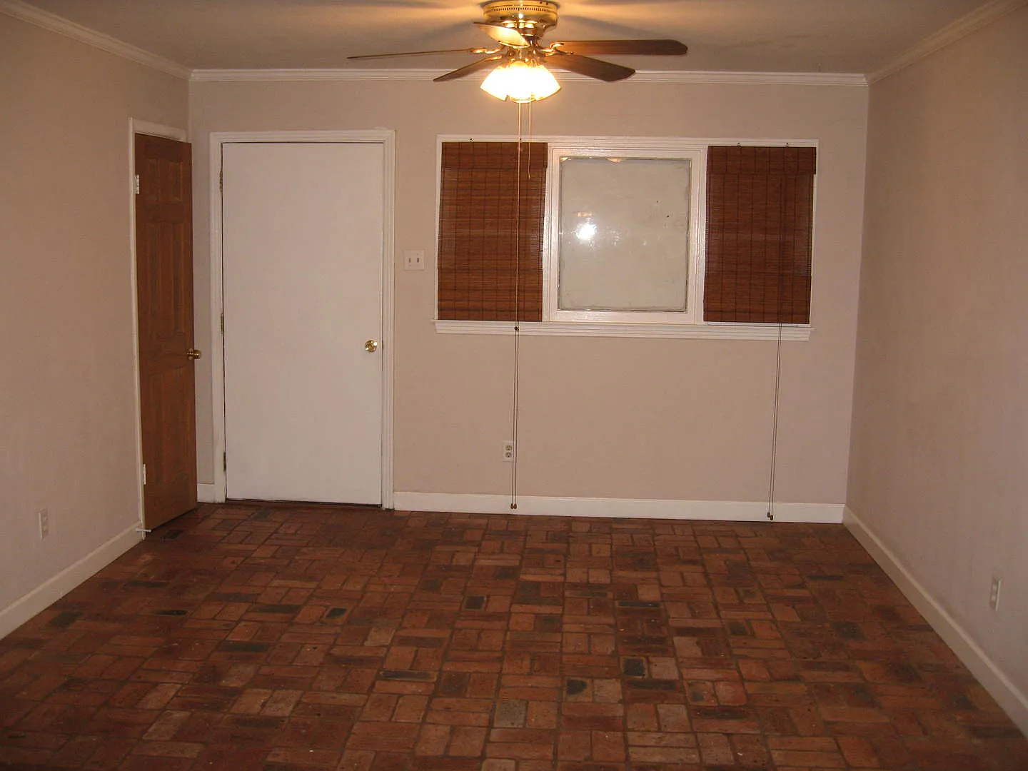 3/1 Home in West Park Manor — Photo 2