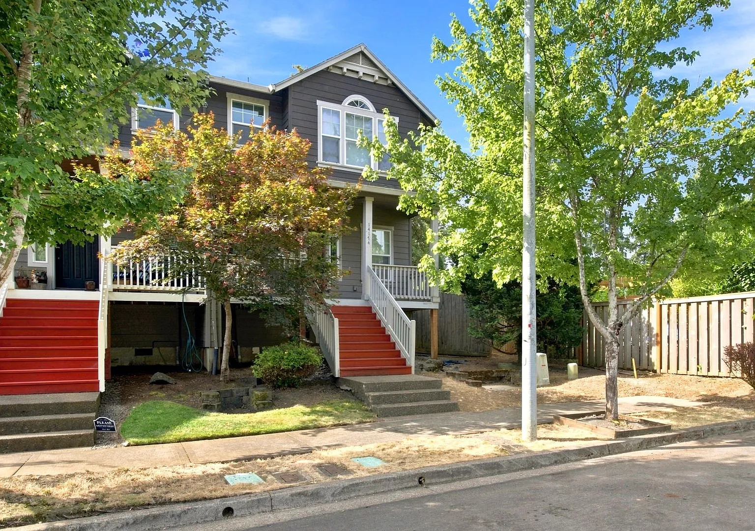 $500 off First Month!! Beautifully Updated 4-Bedroom Oregon City Home with A/C, Fireplace & Fence... — Photo 2