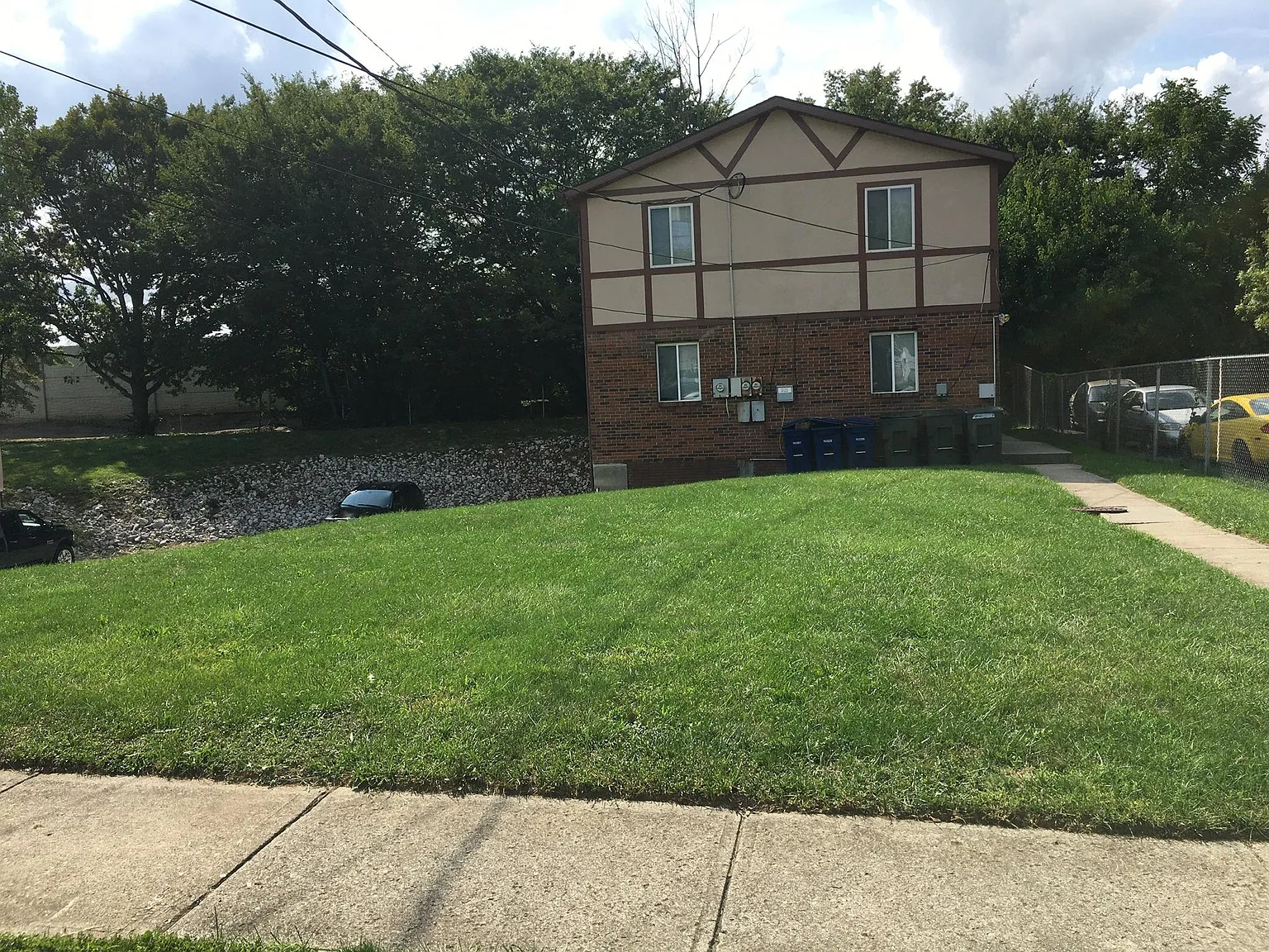 2 bed, 830 sqft, $1,050 — Photo 1