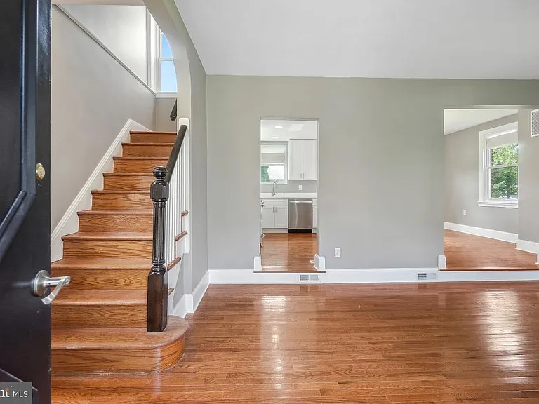 2615 Otis St NE — Photo 5
