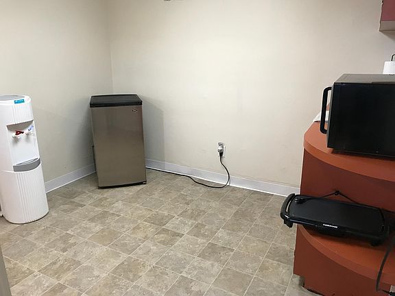 5th image of 223 Grant St