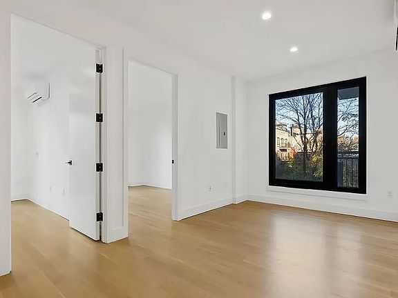 5th image of 260 Gold St #818