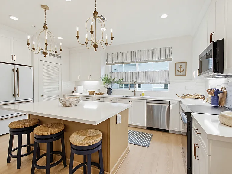 2528 Delphinium Ln — Photo 28