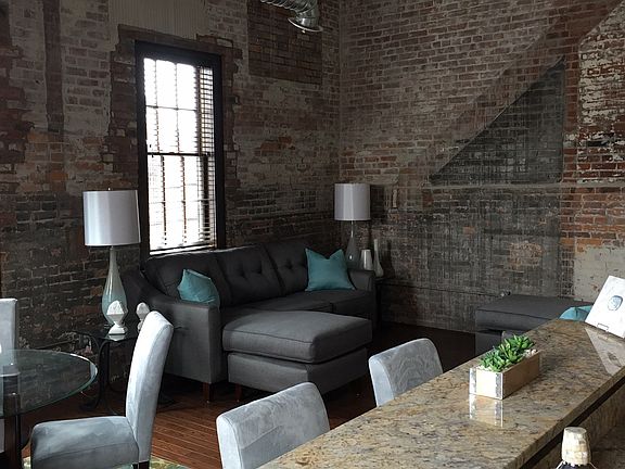 3rd image of 916 Main St APT 316