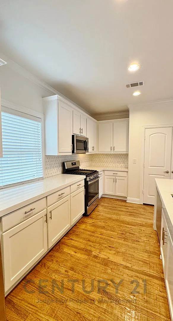 You're Going to LOVE This Stunning 3-Story 3/3/3 in Highland Park ISD! — Photo 4
