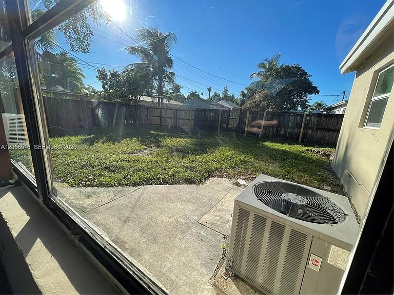 1810 SW 64th Ter — Photo 14