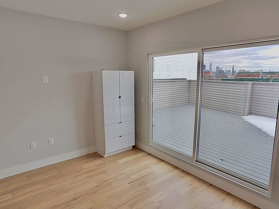 3rd image of 443 Bergen Ave #3A