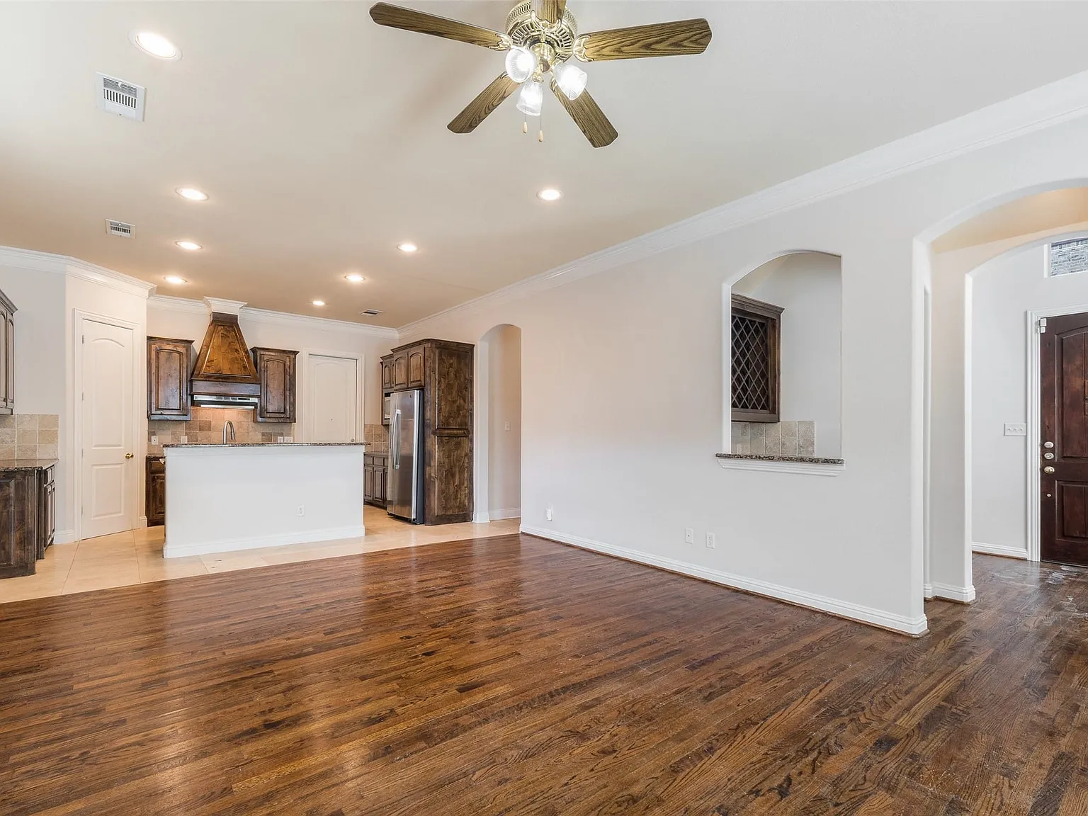 4 bed, 3.0 bath, 2717 sqft, $4,600 — Photo 3
