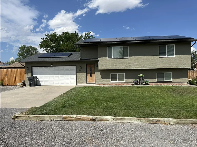 256 S Caddoa Dr — Photo 1