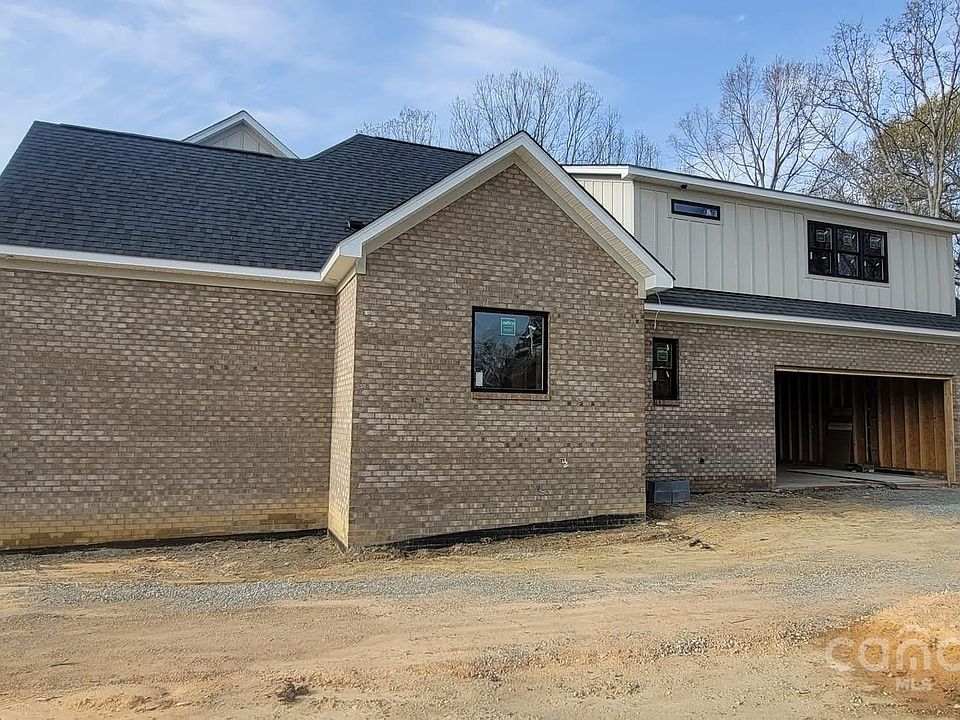 2nd image of 1009 Marthas Meadow Ln #5