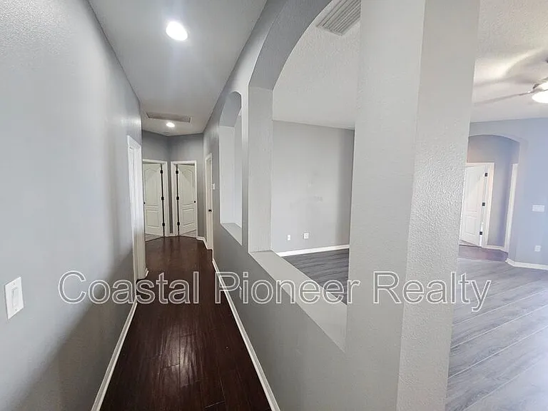 1824 Mira Lago Cir — Photo 32