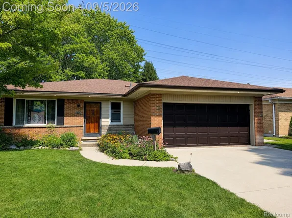 27752 Palomino Dr, Warren, MI 48093