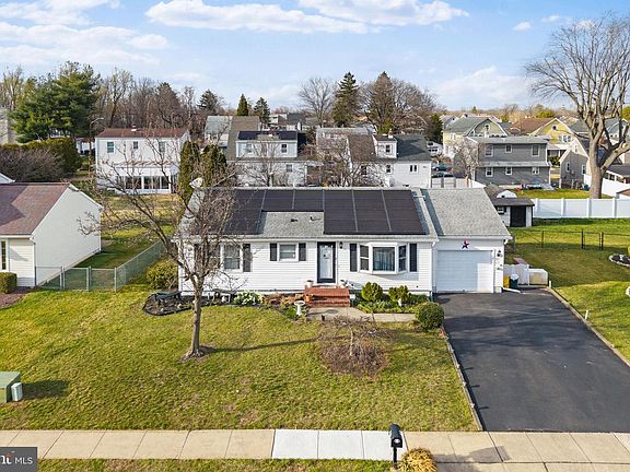 2nd image of 12 Hamilton Lakes Dr