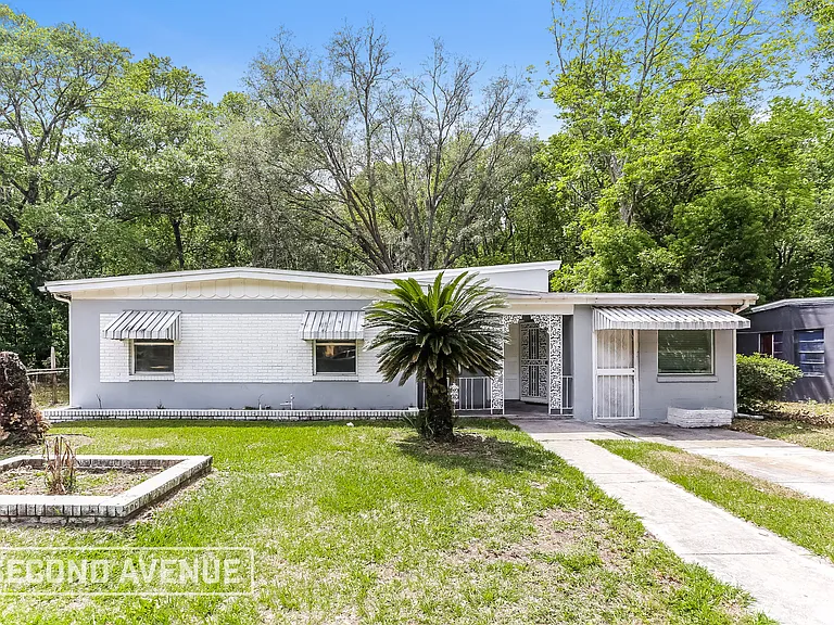 5568 Verbena Rd — Photo 1